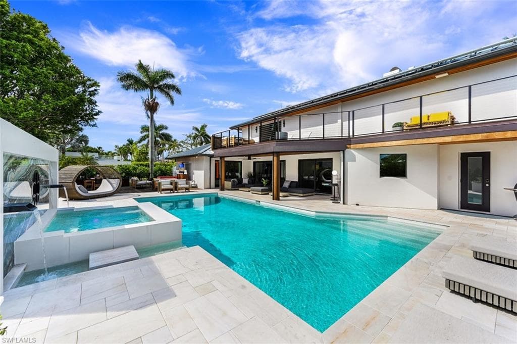 2211 Kingfish RD NAPLES, FL 34102