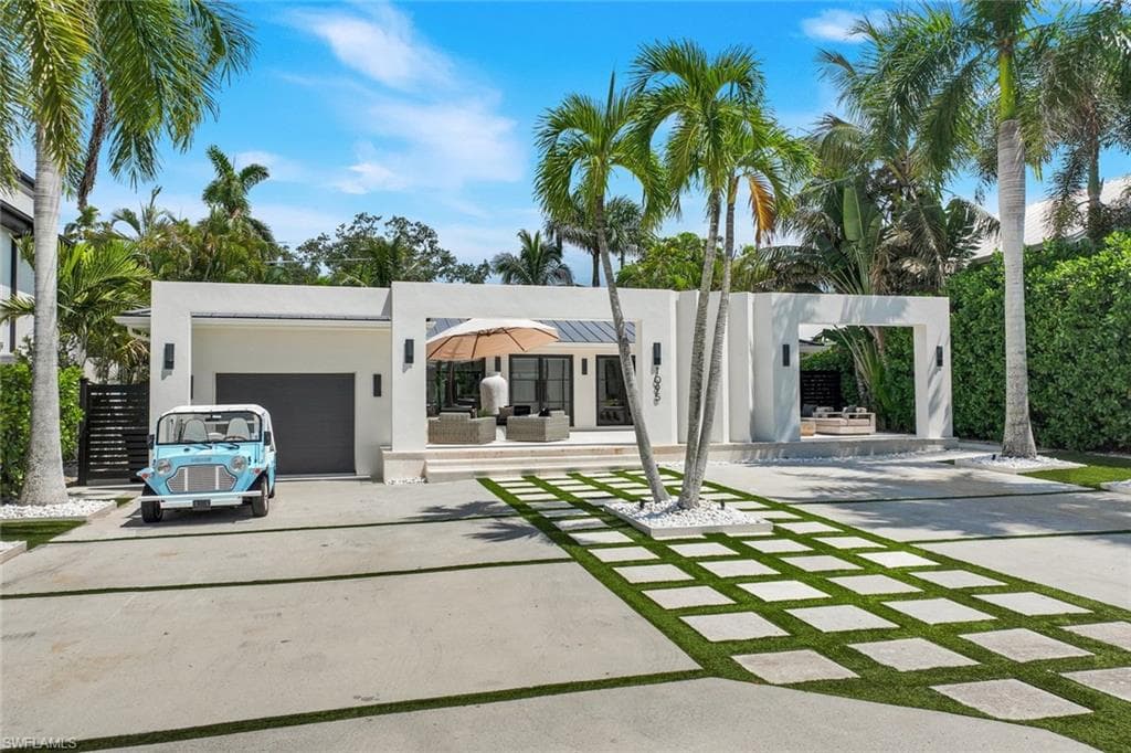 1095 Sandpiper ST NAPLES, FL 34102