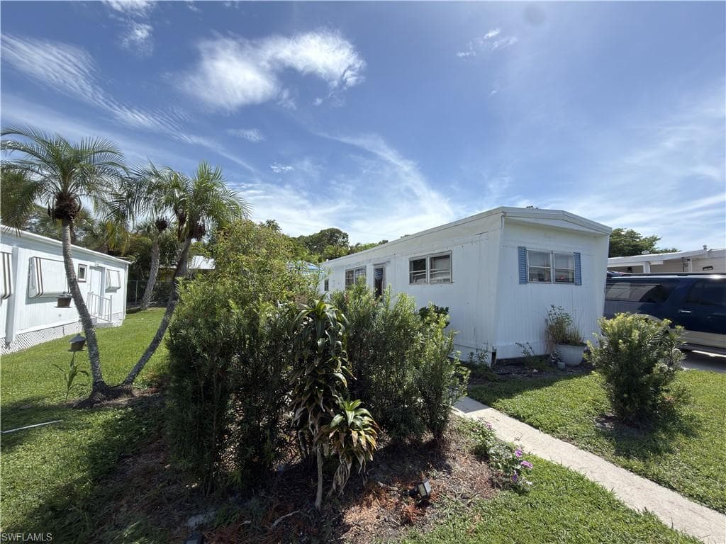 109 Enchanting BLVD NAPLES, FL 34112