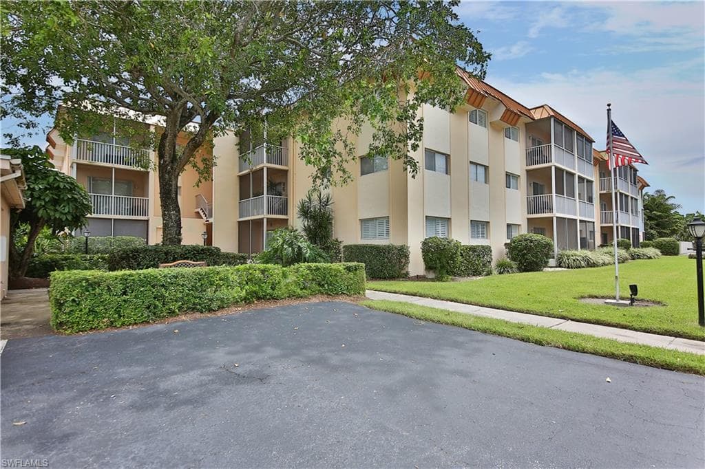 1100 Gulf Shore BLVD N 207 NAPLES, FL 34102