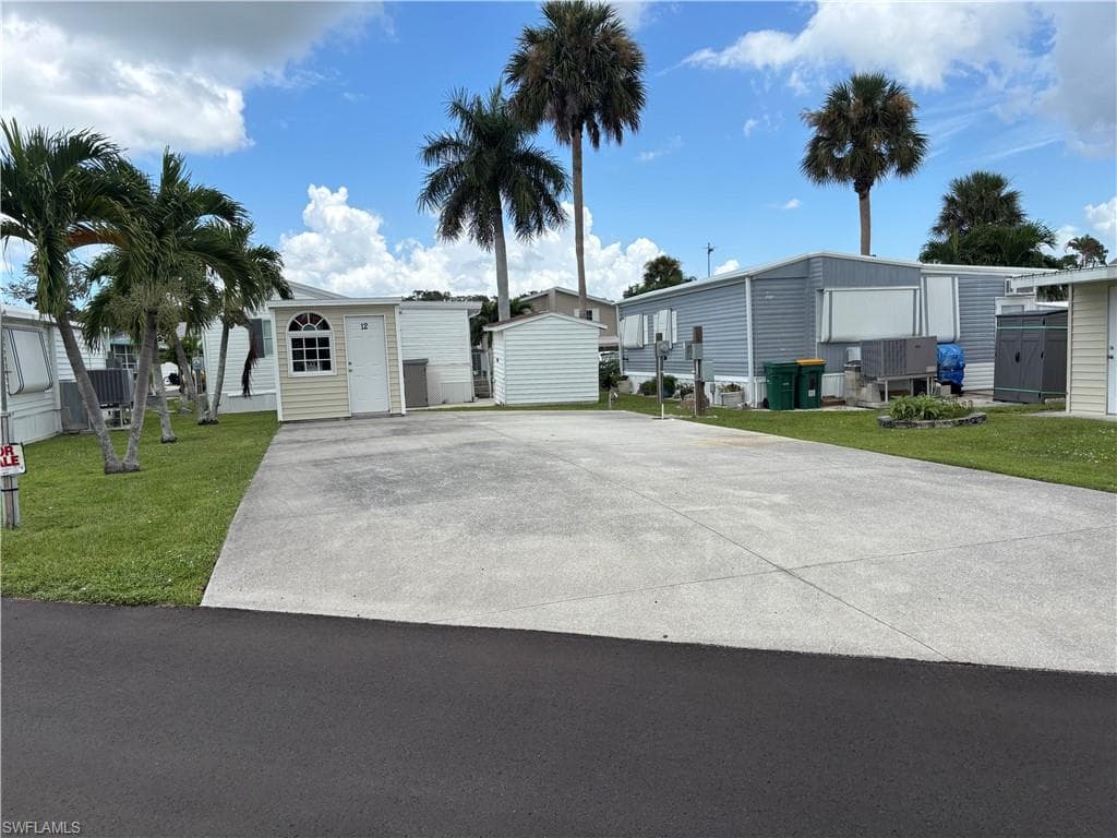 12 Pearl DR NAPLES, FL 34114
