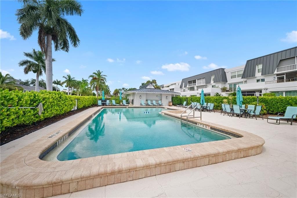 4200 Belair LN 101 NAPLES, FL 34103