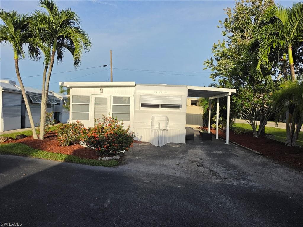 50 Temple LN NAPLES, FL 34114