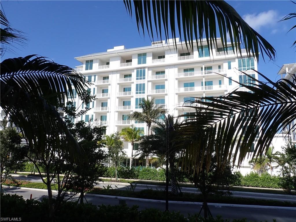 901 GULF SHORE BLVD N A402 NAPLES, FL 34102