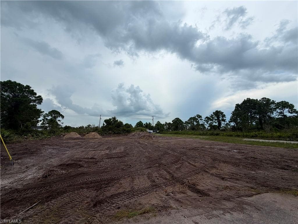 2900 41st ST W LEHIGH ACRES, FL 33971