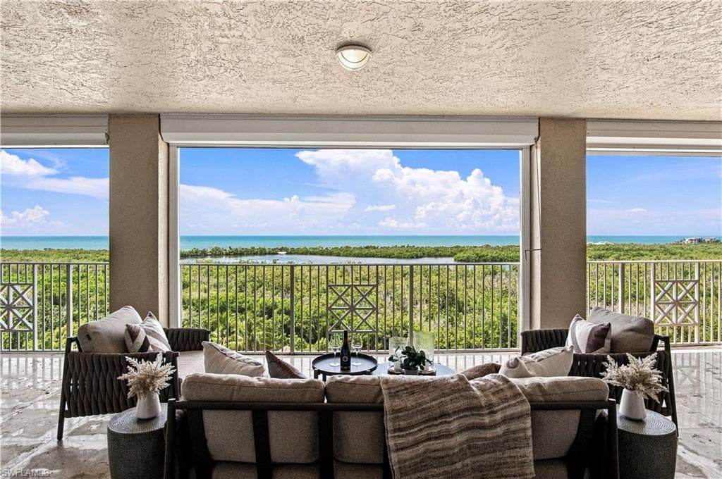 6597 Nicholas BLVD 1005 NAPLES, FL 34108
