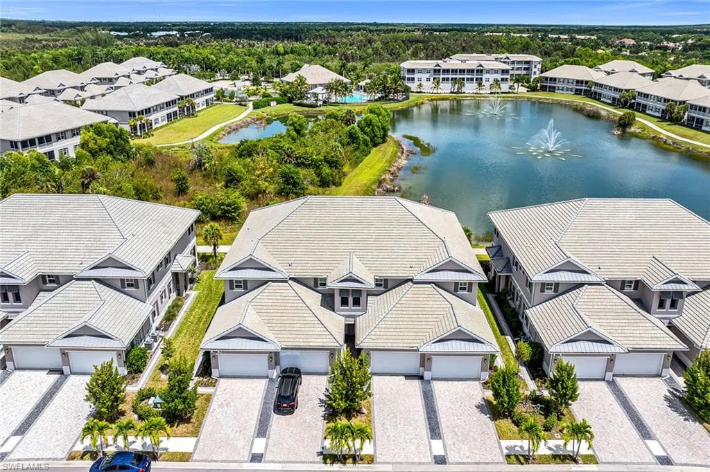 257 Indies DR E 202 NAPLES, FL 34114