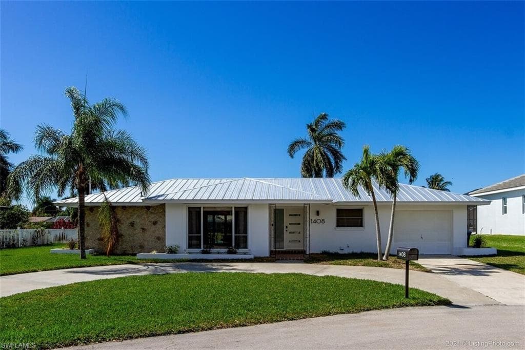 1408 Wellington CT CAPE CORAL, FL 33904
