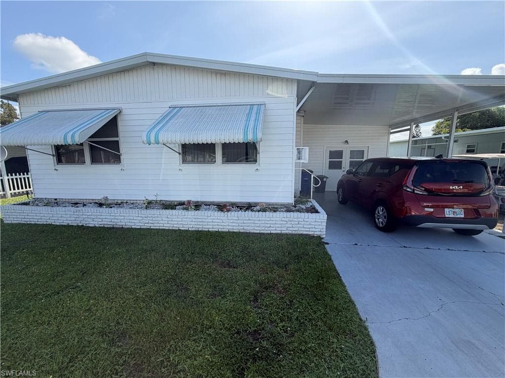 653 Future DR NORTH FORT MYERS, FL 33917
