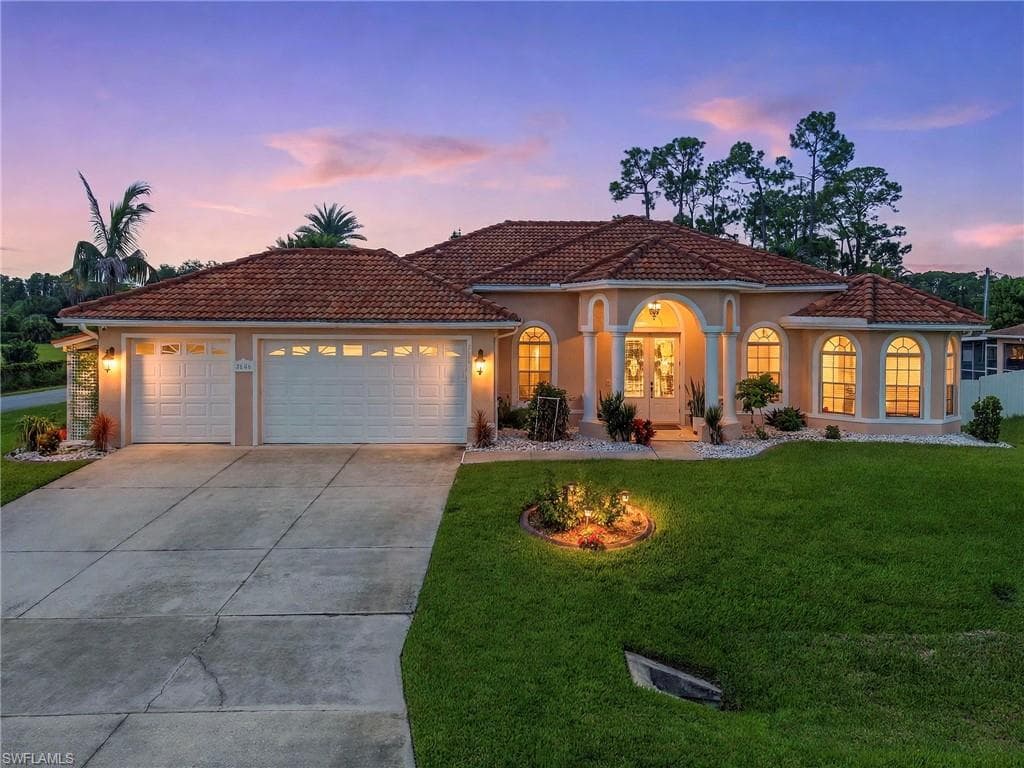 2606 E 9th ST LEHIGH ACRES, FL 33936