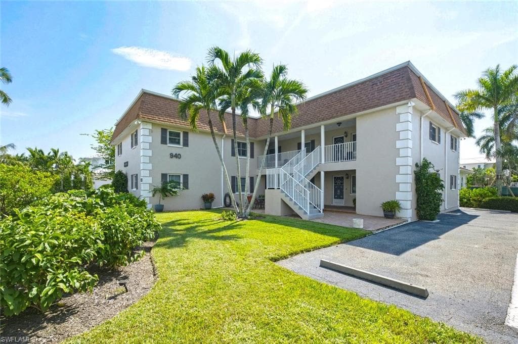 940 3rd ST S 201 NAPLES, FL 34102
