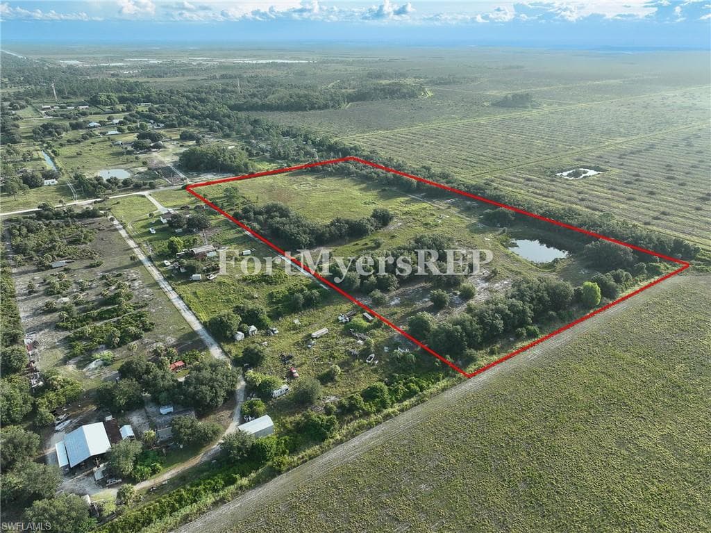 23910 Tinas LN FORT MYERS, FL 33913