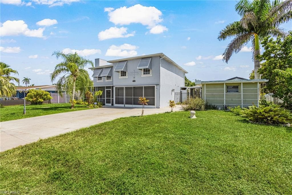104 Davis RD LEHIGH ACRES, FL 33936