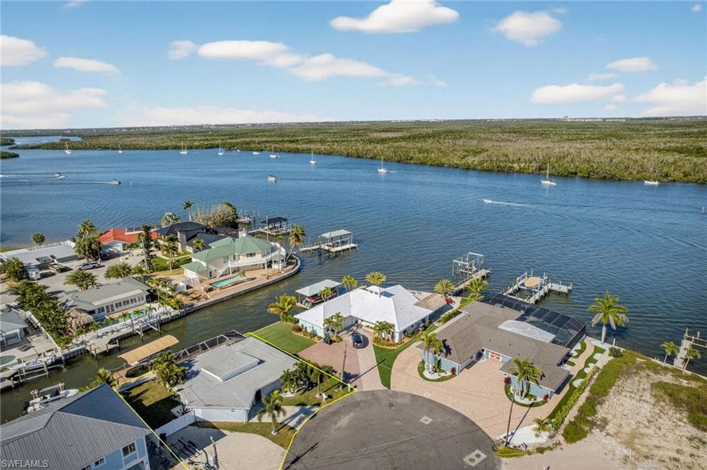 467 Madison CT FORT MYERS BEACH, FL 33931