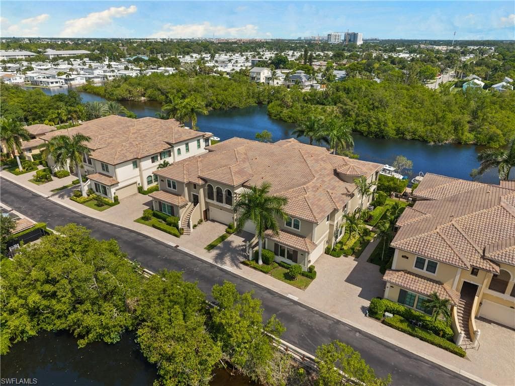 2439 Breakwater WAY 9102 NAPLES, FL 34112