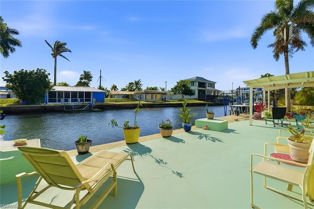 2607 Bayshore DR MATLACHA, FL 33993
