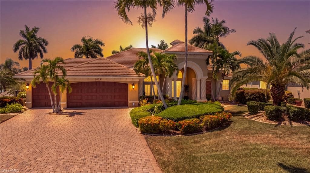 1925 Harbour CIR CAPE CORAL, FL 33914