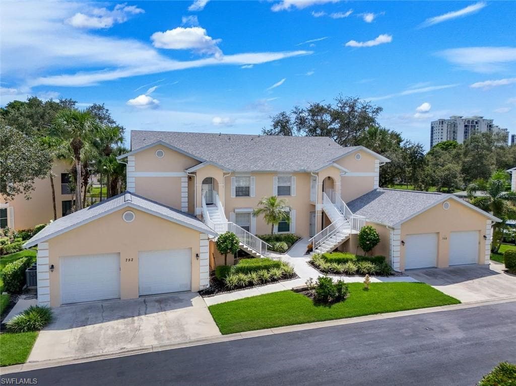 752 Wiggins Lake DR 201 NAPLES, FL 34110