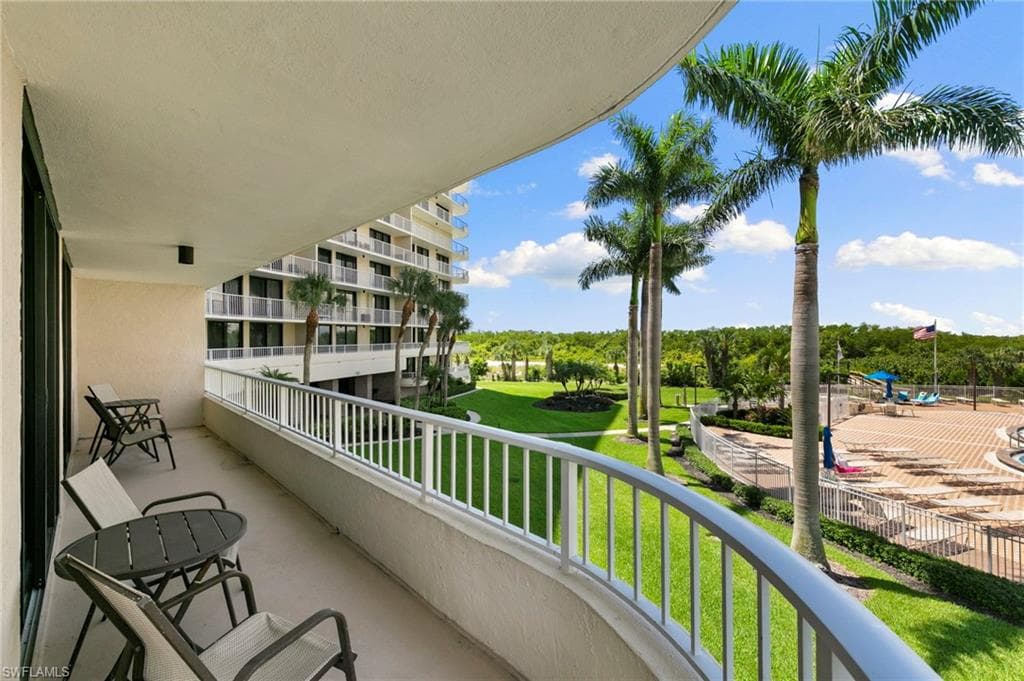 380 Seaview CT 203 MARCO ISLAND, FL 34145