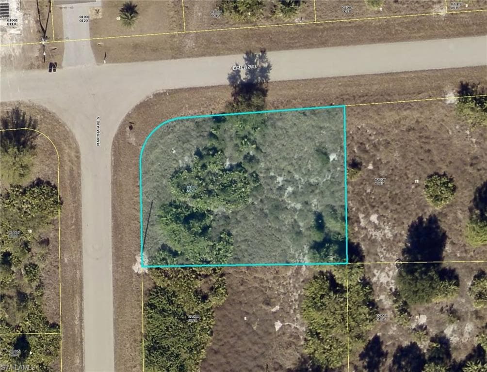 911 Martha AVE S LEHIGH ACRES, FL 33974