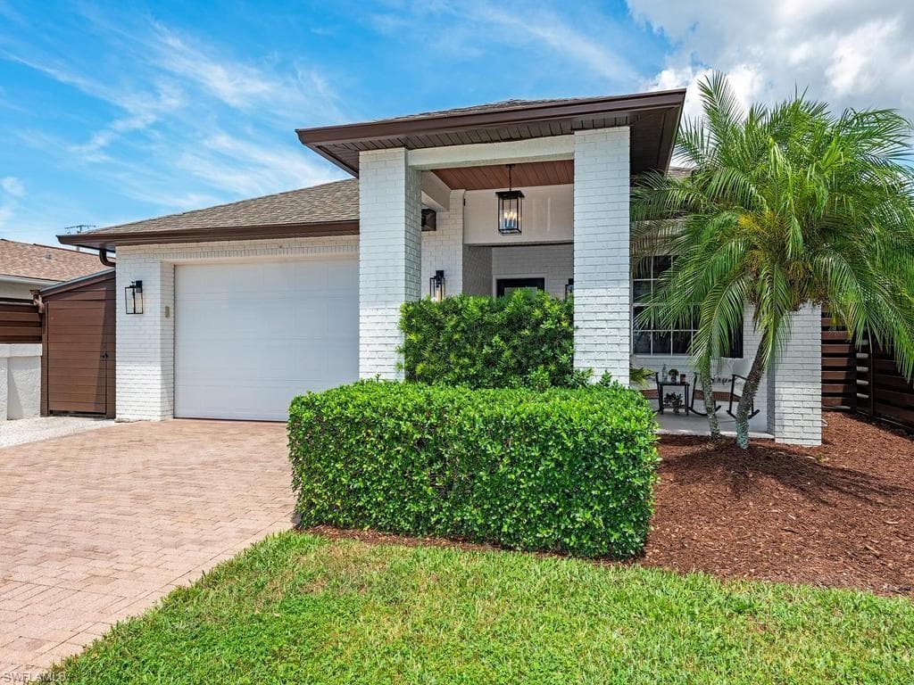 605 109th AVE N NAPLES, FL 34108