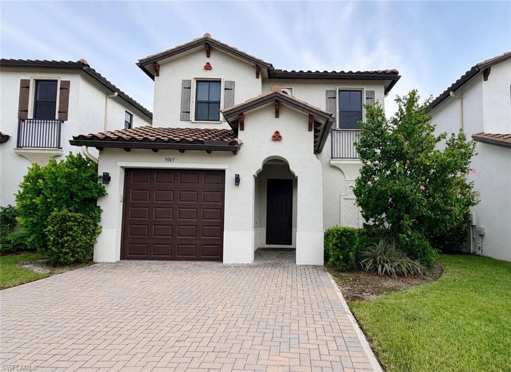 9045 Madrid CIR NAPLES, FL 34104