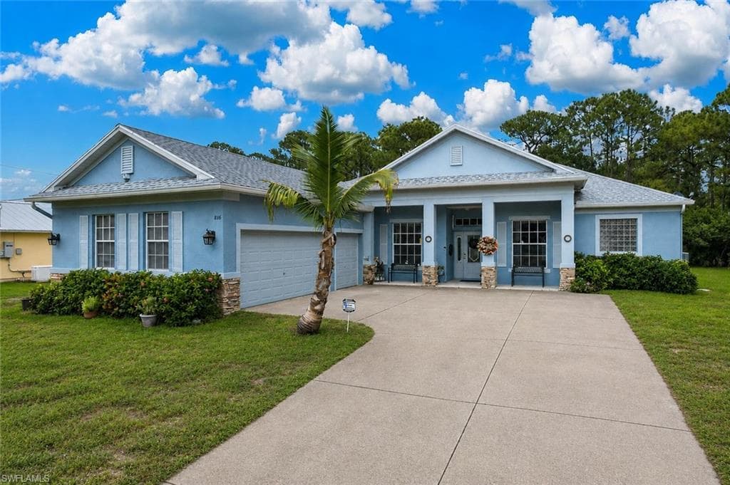 816 Palmetto AVE LEHIGH ACRES, FL 33972