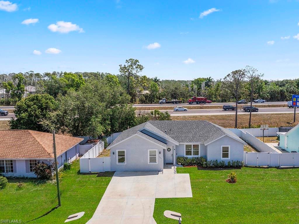27257 Pinecrest LN BONITA SPRINGS, FL 34135