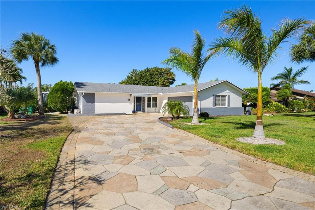248 Bay Meadows DR NAPLES, FL 34113