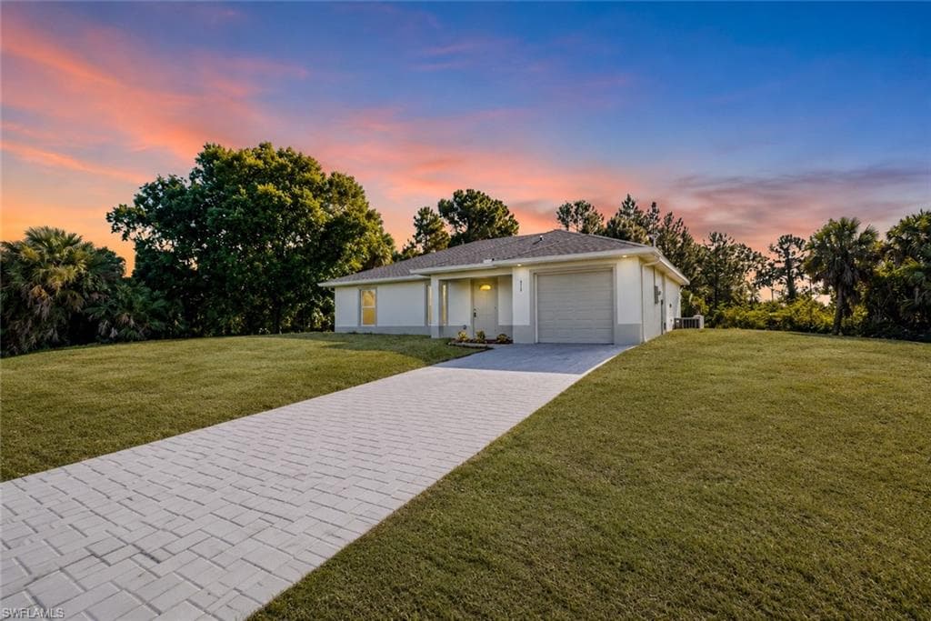 313 Laurel AVE LEHIGH ACRES, FL 33974