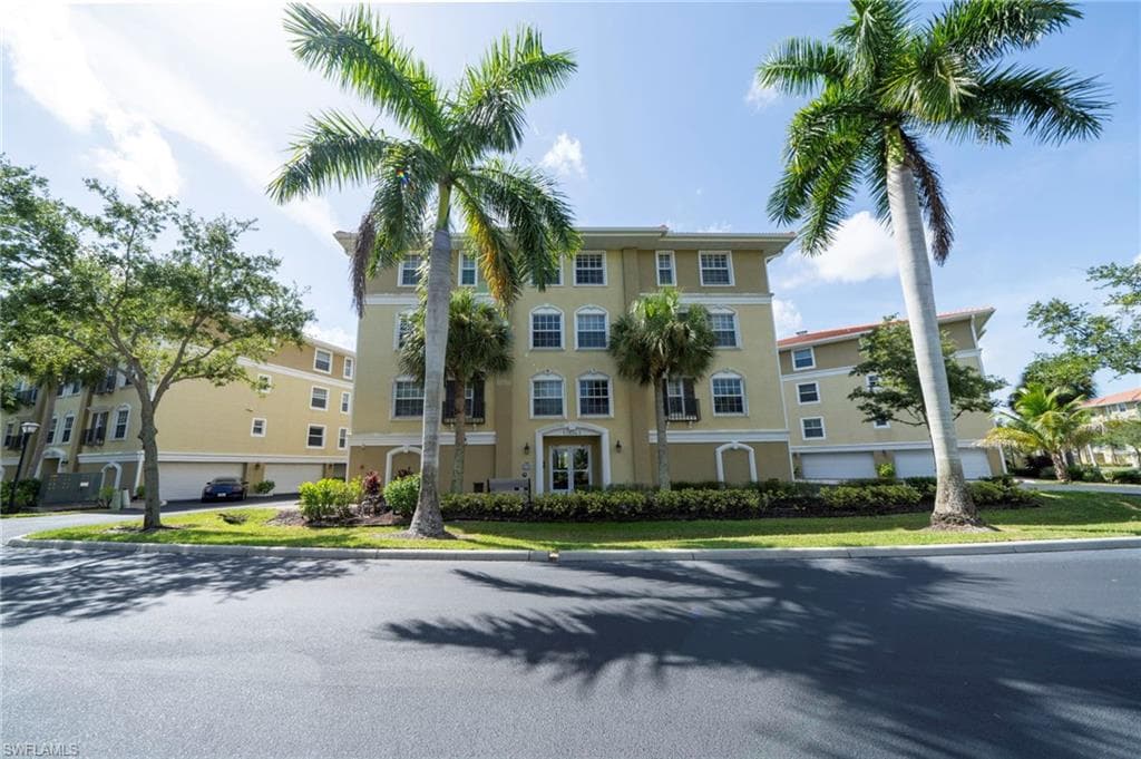 10041 Lake Cove DR 202 FORT MYERS, FL 33908