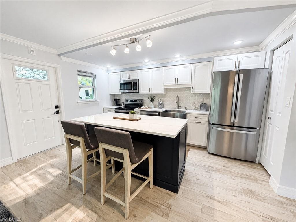 960 7th ST S 103 NAPLES, FL 34102