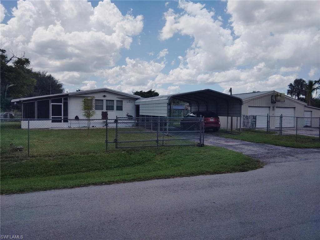 306 Pinecrest AVE NW MOORE HAVEN, FL 33471