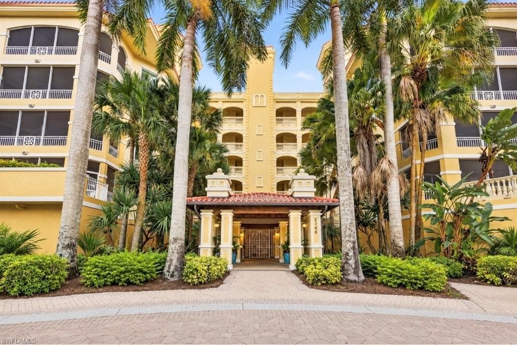 2748 Tiburon BLVD E 106 NAPLES, FL 34109