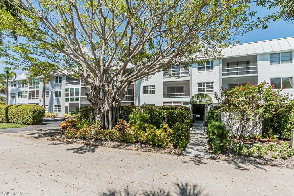 72 7th ST S 203 NAPLES, FL 34102