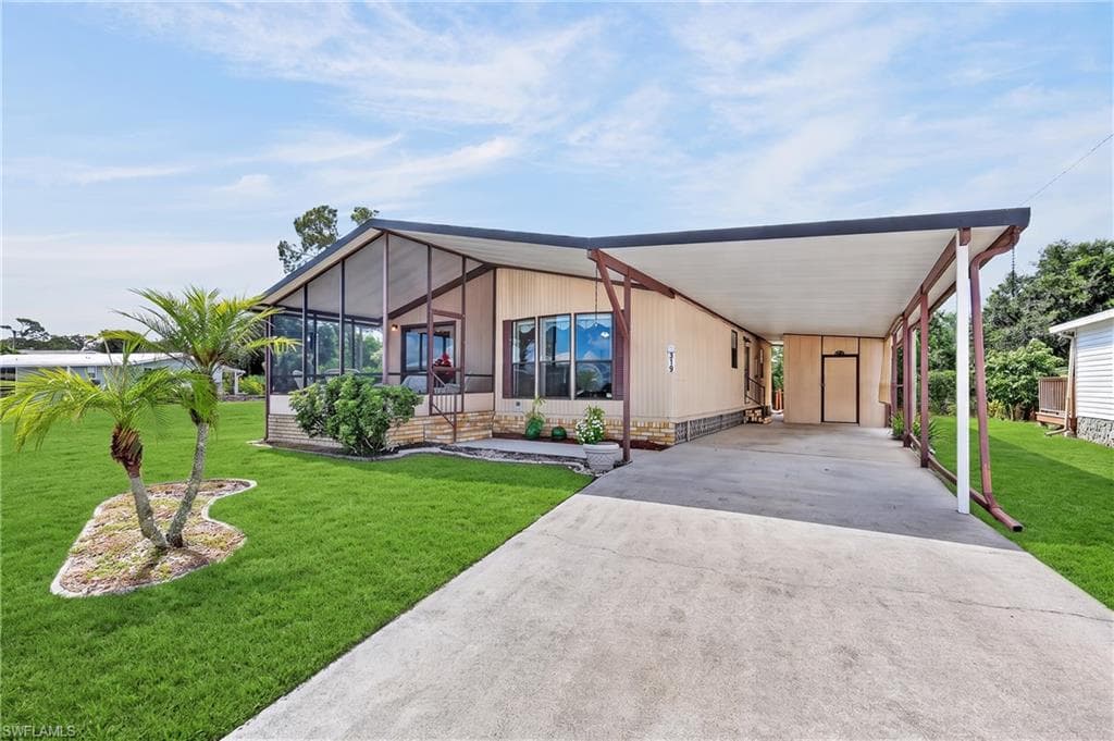 319 Shrub LN S NORTH FORT MYERS, FL 33917