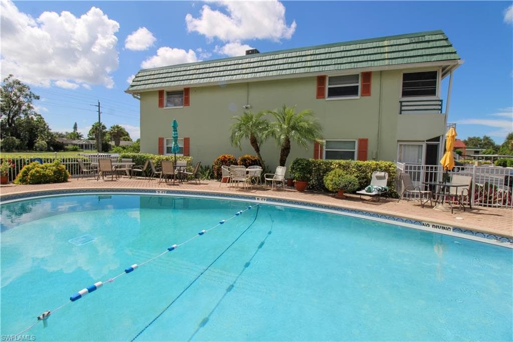 300 Valley Stream DR 12-R NAPLES, FL 34113