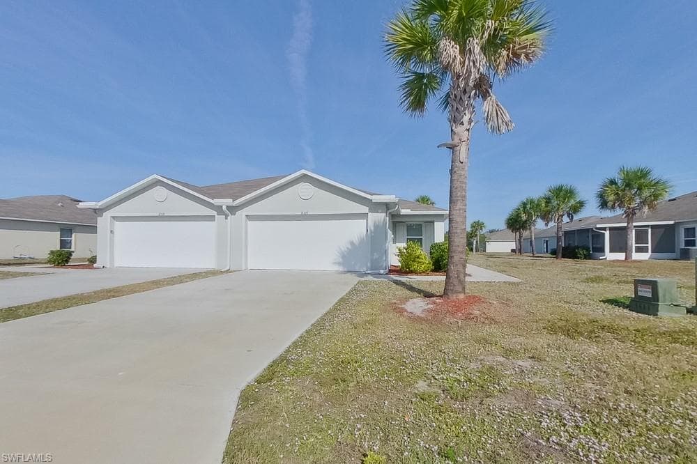 18328 Gibraltar LN LEHIGH ACRES, FL 33936