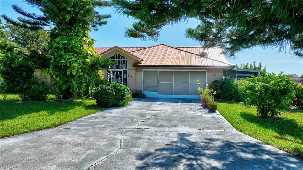 237 Lauberge CT LEHIGH ACRES, FL 33936