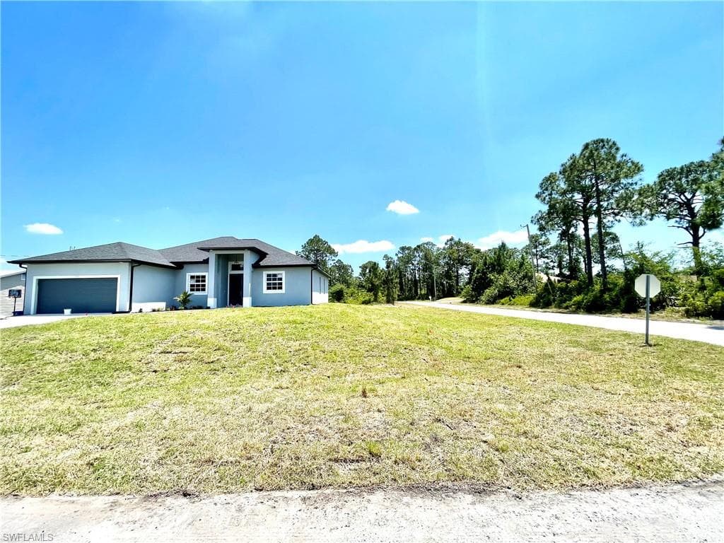 575 Summit AVE S LEHIGH ACRES, FL 33974