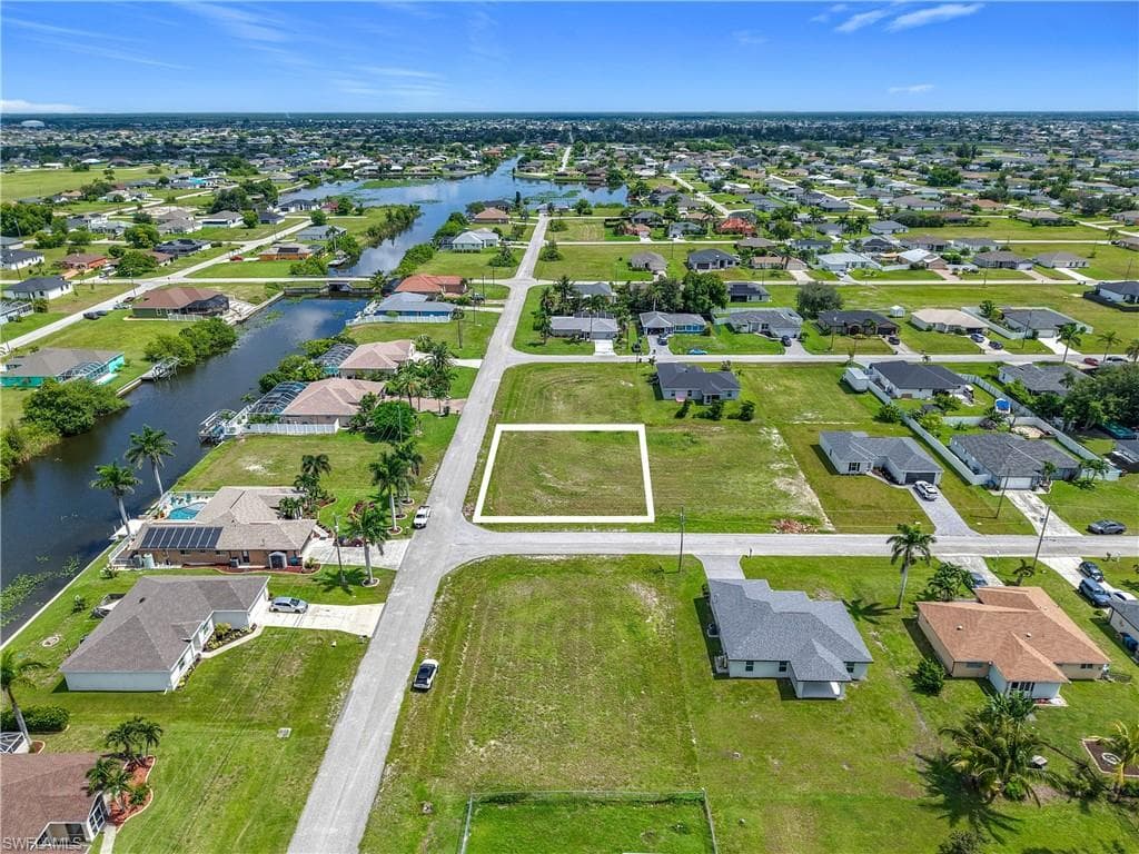 229 NW 9th TER CAPE CORAL, FL 33993