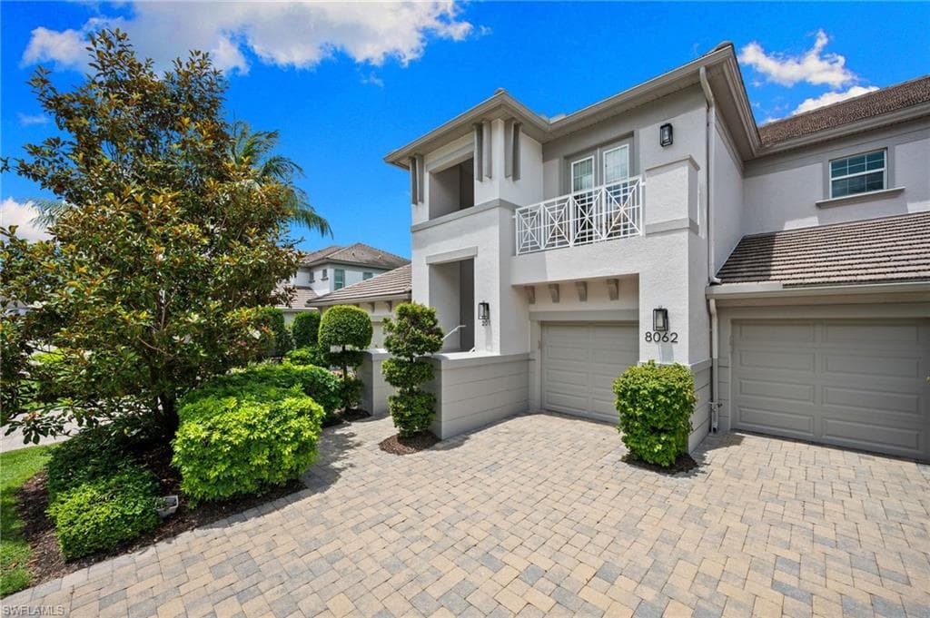 8062 Signature Club CIR 201 NAPLES, FL 34113