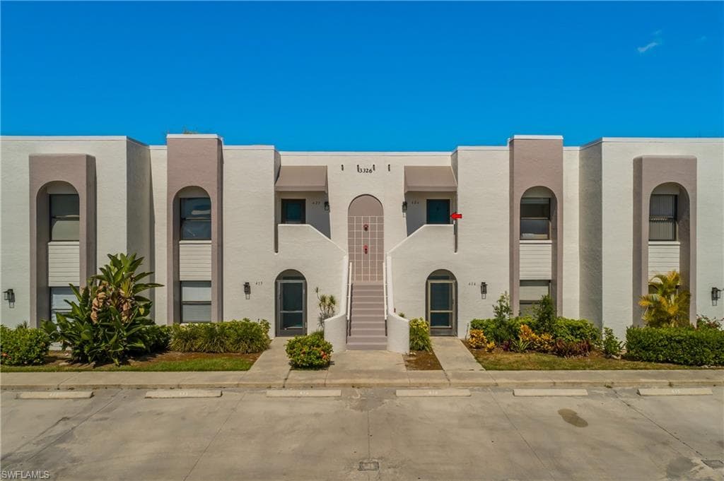 3326 Olympic DR 424 NAPLES, FL 34105