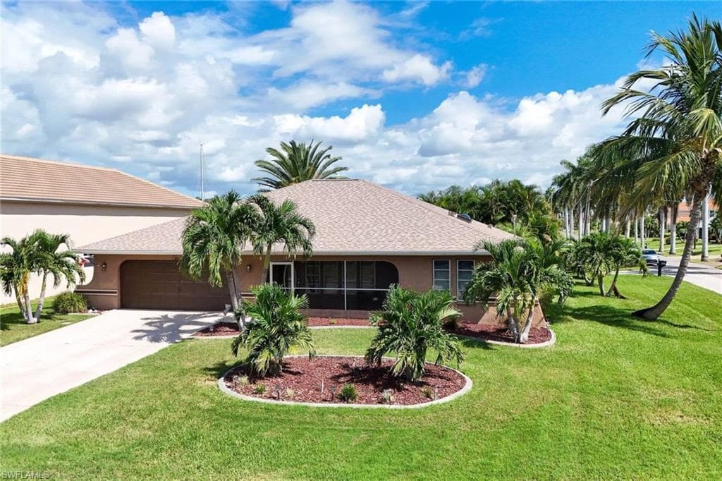 901 SW 51st TER CAPE CORAL, FL 33914