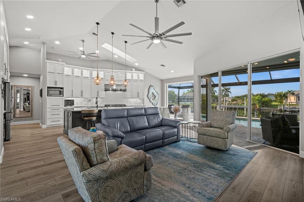 2212 SW 44th TER CAPE CORAL, FL 33914