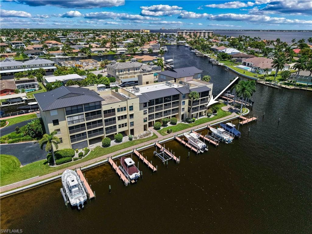 4647 SE 17th PL 105 CAPE CORAL, FL 33904