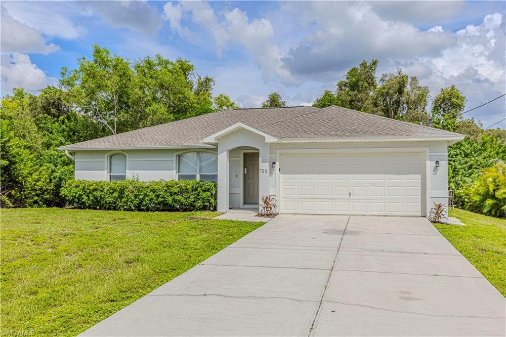 725 Kari CIR LEHIGH ACRES, FL 33974