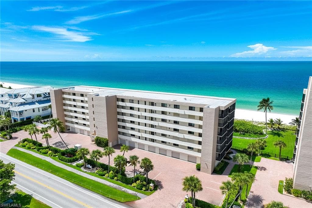 10475 Gulf Shore DR 114 NAPLES, FL 34108
