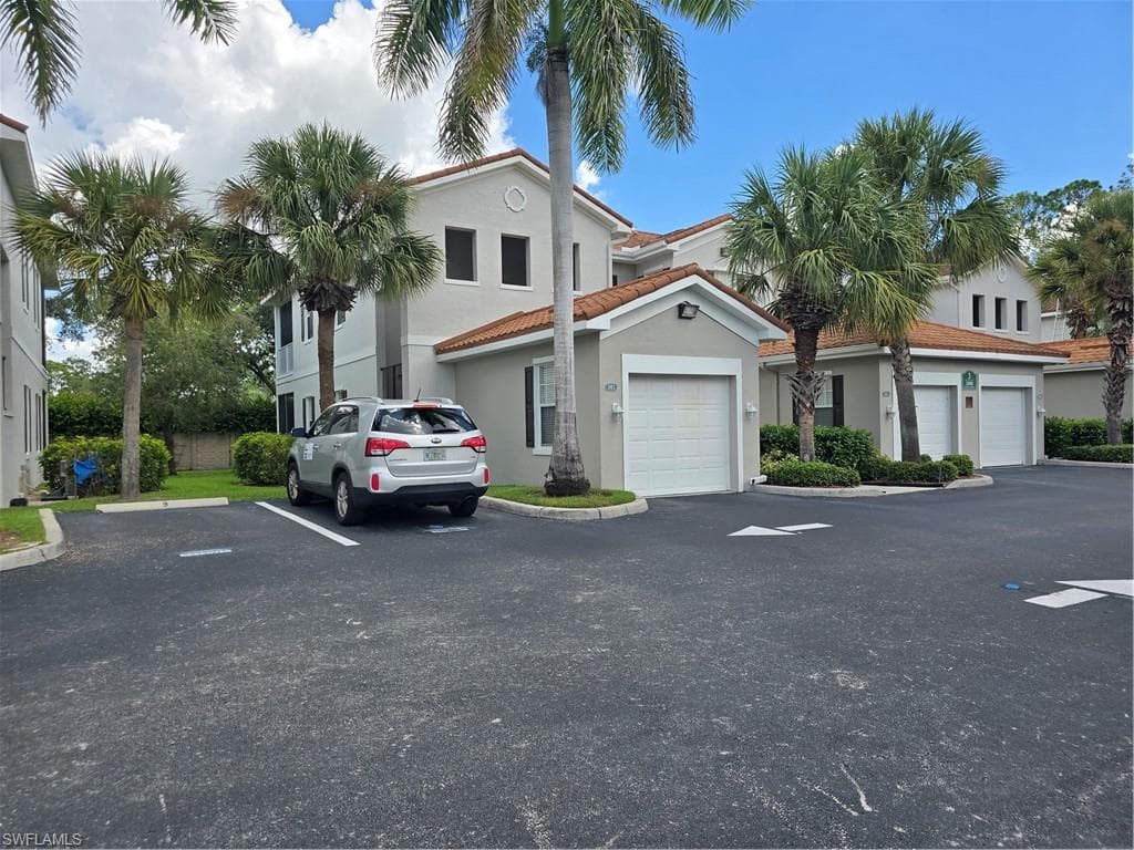 1000 Peggy CIR 301 NAPLES, FL 34113