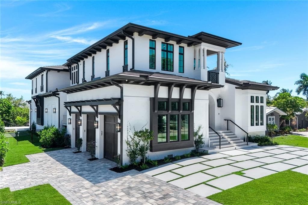 1690 Chesapeake AVE NAPLES, FL 34102